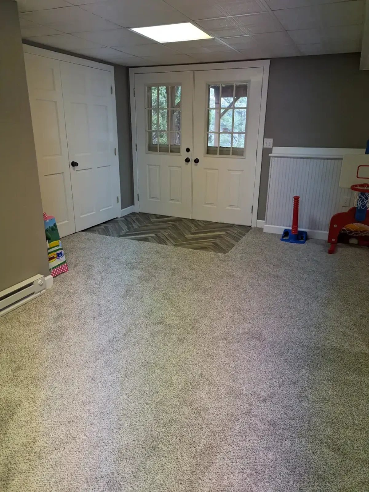 basement-entryway-carpet