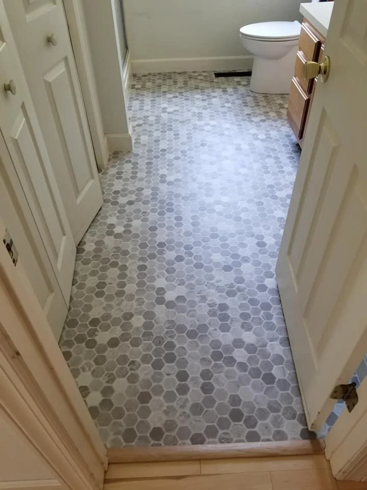 bathroom-hexagon-tile-floor