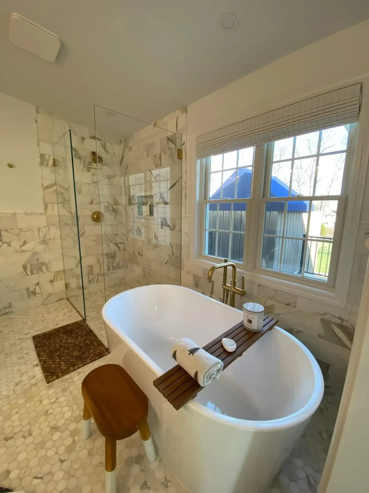 freestanding-bathtub-marble-tile-bathroom