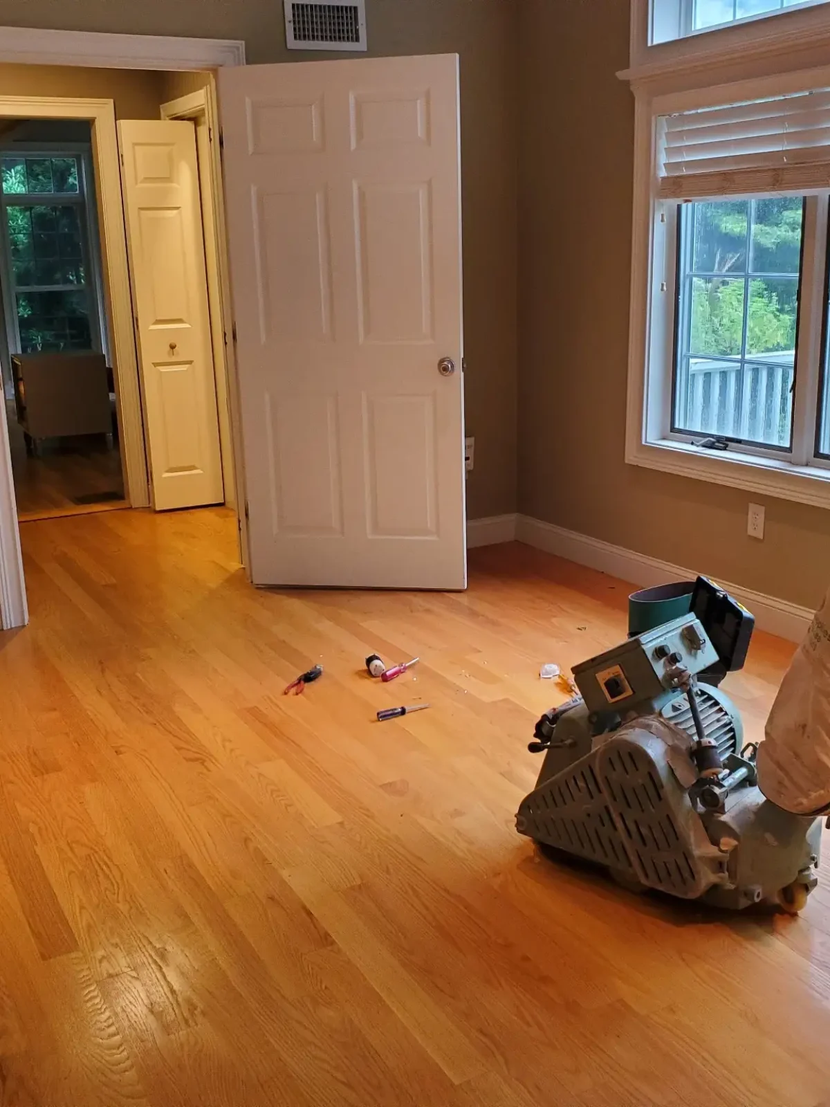 hardwood-floor-refinishing-before