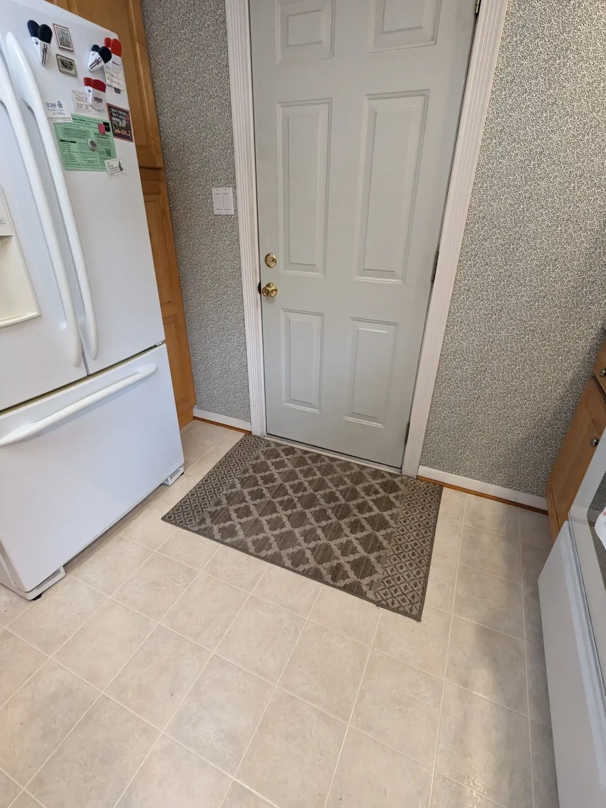 kitchen-flooring-fridge-area